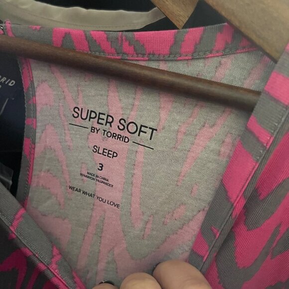 Torrid Womens NWT Zebra Stripe Pink Gray Super Soft Sleep Lounge Romper 3X - Picture 3 of 9